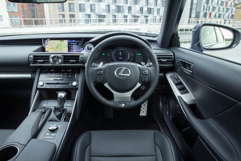 Lexus IS — XE30 · first facelift