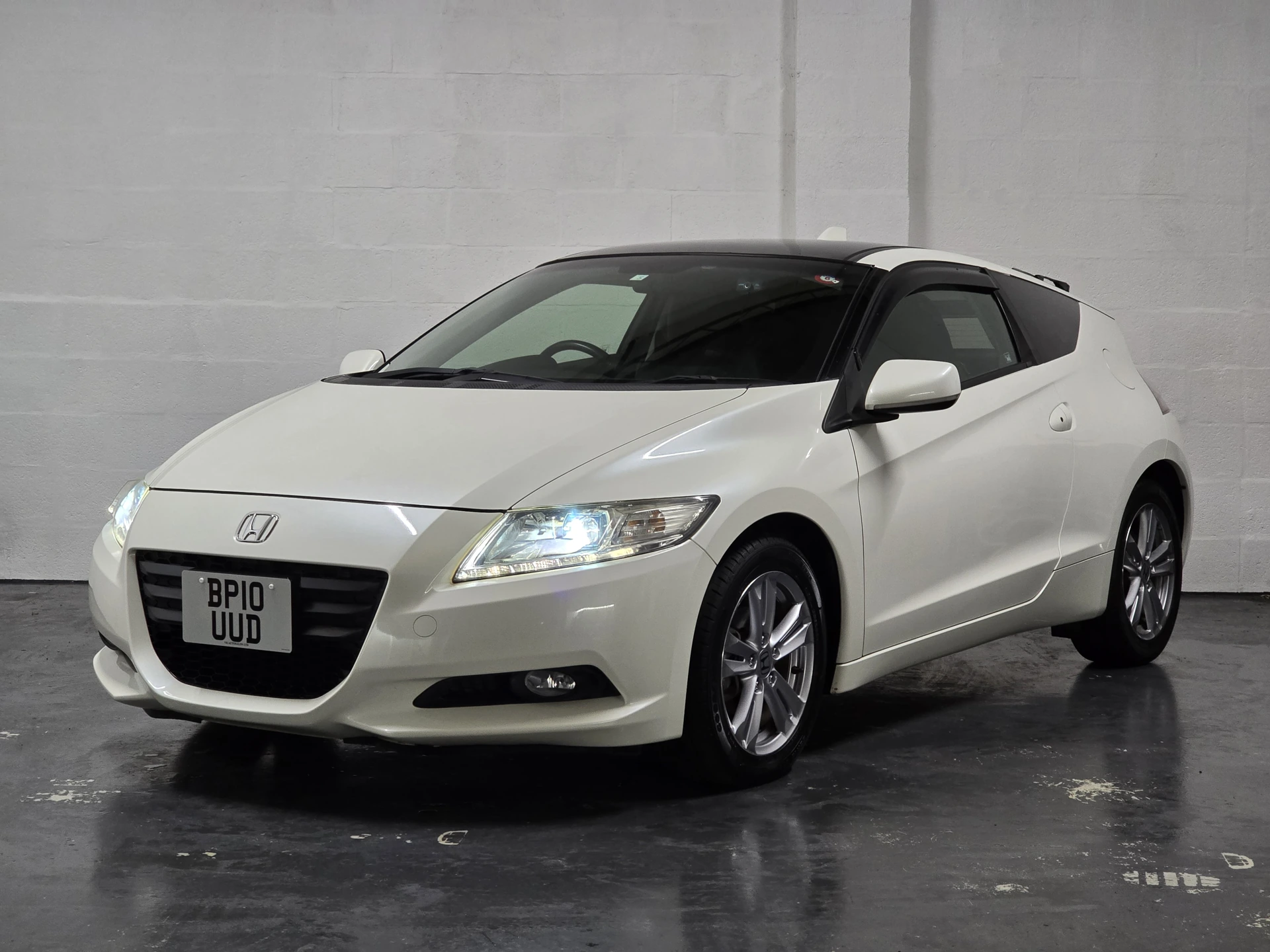 Owner’s white Honda CR-Z BP10 UUD — actual photograph